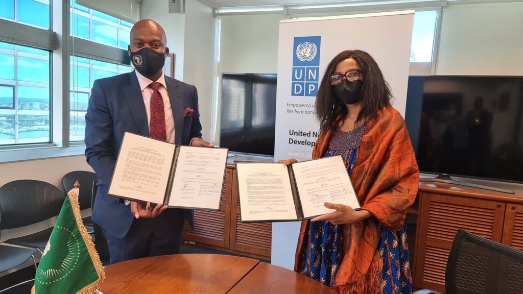 Support to conception and establishment of adequate formats for dialogue