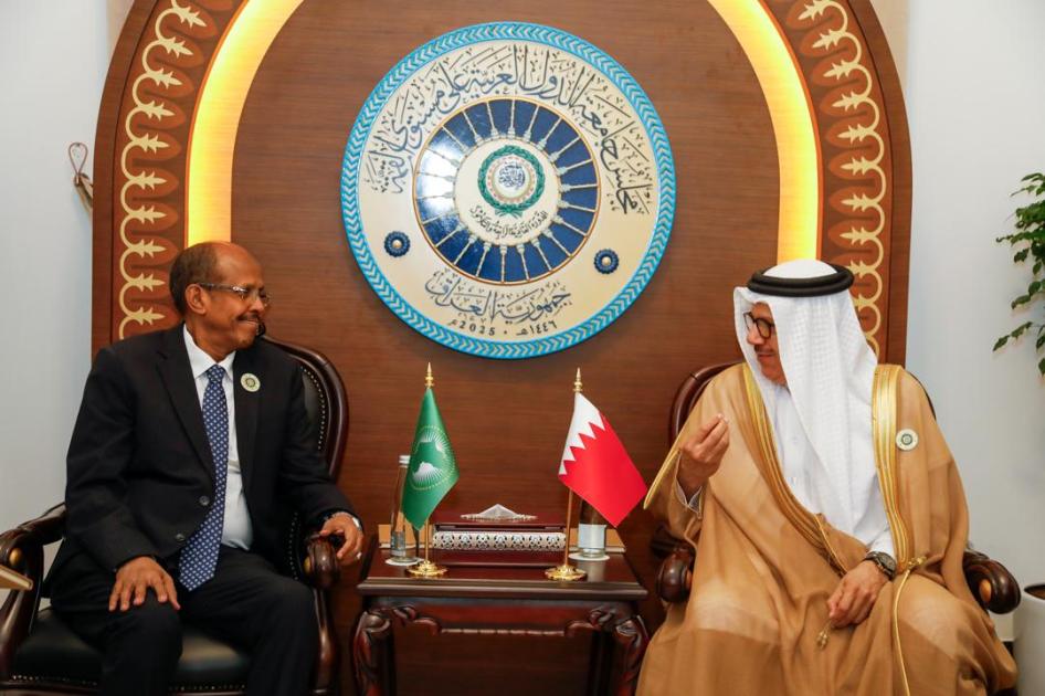 AUC Chairperson held constructive bilateral talks with H.E. Dr. Abdullatif bin Rashid Al Zayani, Foreign Minister of the Kingdom of Bahrain