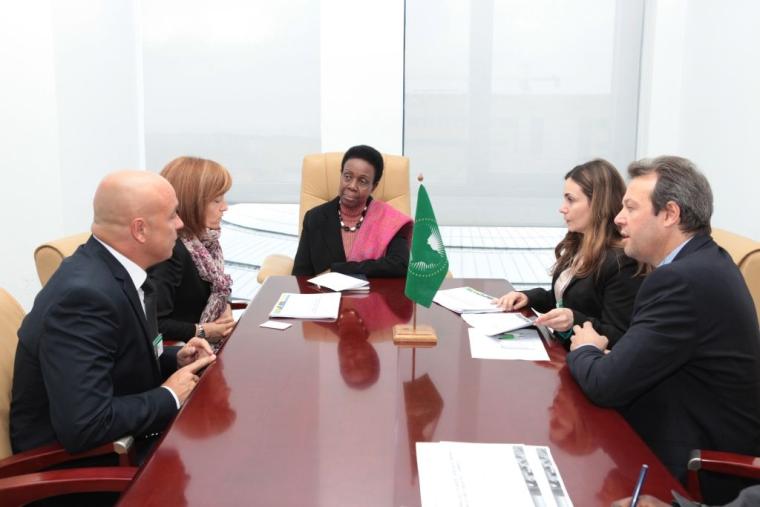 The Commissioner of DREA meets with Scienza per Amore