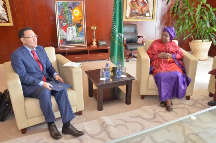 New Permanent Representative of Kazakhstan presents Letter of Credence to AUC Chairperson